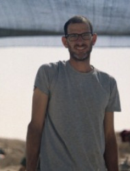 י