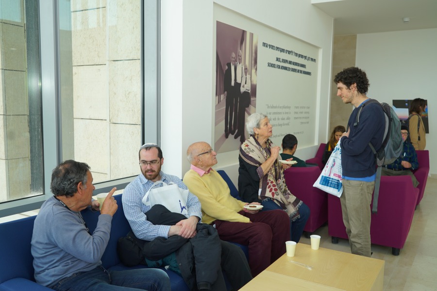  הקמפוס והכפר: לחקור מדעי הרוח מול עיסאוויה