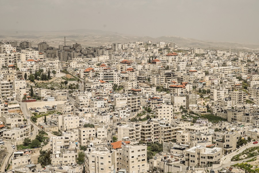  הקמפוס והכפר: לחקור מדעי הרוח מול עיסאוויה