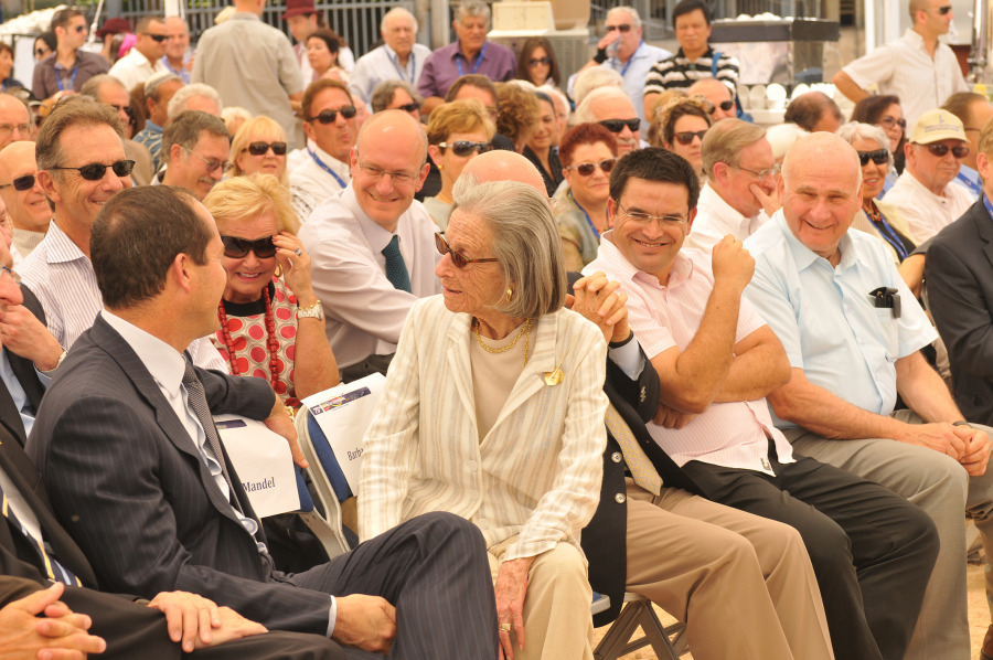 הנחת אבן הפינה -מנדל וניר ברקת 