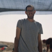 י
